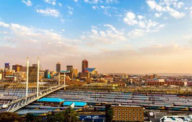 Naklejka premium Johannesburg skyline at sunset