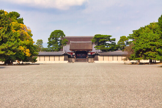 京都御所の正門（健礼門）