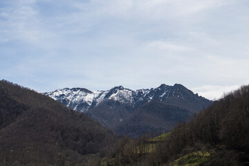 Montañas nevadas del norte de España