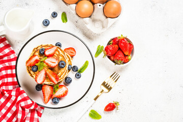 Pancakes with fresh berries and honey.