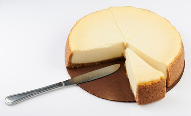 Cutting cheesecake pie