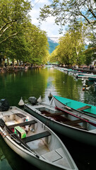 Obraz premium Clear water in a canal in Annecy, France