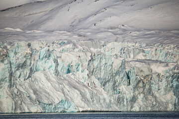 Lodowcowy krajobraz Arktyki © blackspeed