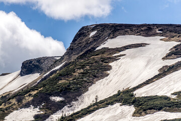 Fototapeta na wymiar Svydovets ridge in spring