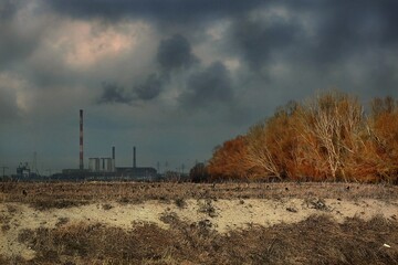 industrialny krajobraz nad rzeką
