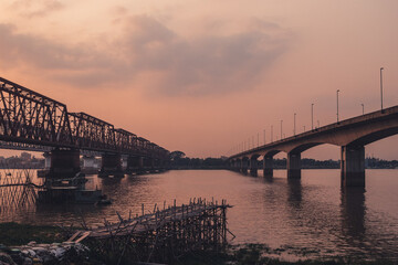 Fototapeta na wymiar bridge at sunset 