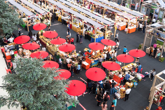 BANGKOK, THAILAND, 11 November 2018 : Many products and shops open in new public fflea market.