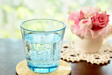 午後の窓際とソーダ水