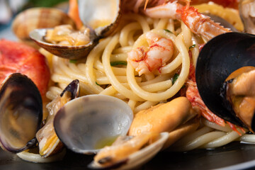 Deliziosi spaghetti ai frutti di mare, Cucina Italiana
