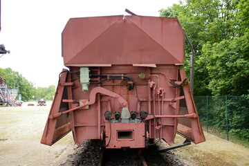 alter eisenbahnwaggon zum transport von kohle