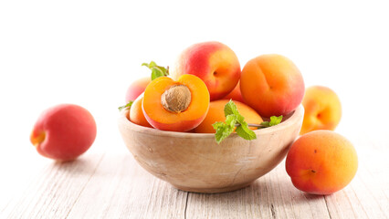 Fototapeta na wymiar fresh apricot in bowl with mint