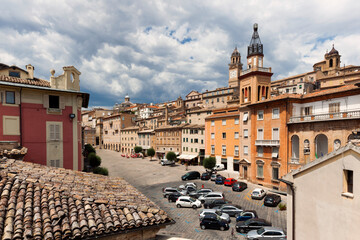 Macerata, Marche.. Piazza Mazzini con la Lanterna vista dallo Sferisterio.