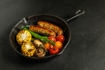 スキレットで作るアウトドアの朝食　 delicious breakfast 