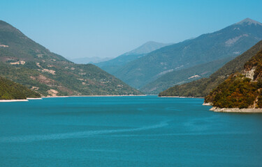 Naklejka premium Mountain landscape, lake and mountain range in Georgia country. Autumn evening lake view. Beauty of nature concept background.