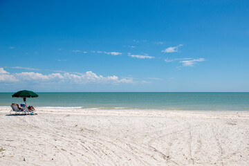 Fototapeta na wymiar View of the Beach on the Gulf of Mexico at Sanibel Island Florida
