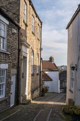 Fototapeta na wymiar A view down a pretty cobbled side street in Richmond, North Yorkshire