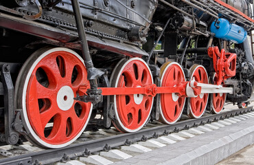 Naklejka premium Old steam locomotive wheels