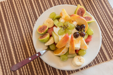 Greek yogurt with fruit and honey