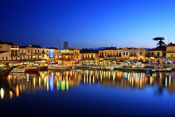 Obraz premium Malowniczy stary port miasta Rethymno, Kreta, Grecja.
