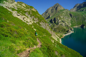 Fototapeta na wymiar Lac Caillouas, garganta de de Caillouas, louron, cordillera de los Pirineos, France