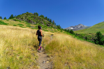Fototapeta na wymiar Señal de Biadós, valle de Cinqueta de la Pez , parque natural Posets-Maladeta, Huesca, cordillera de los Pirineos, Spain