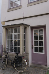 Fototapeta na wymiar Fassade eines alten Hauses in den engen Gassen des historischen Altstadtviertel Schnoor in Bremen
