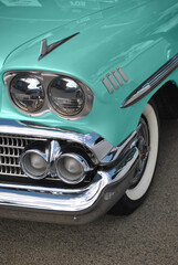 Obraz na płótnie Canvas Grill and headlight of a vintage 1958 car beautifully restored.