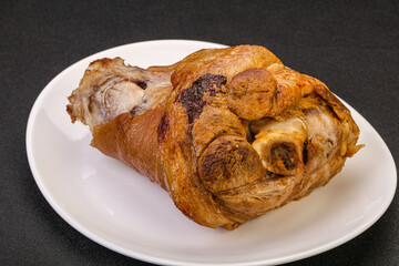Baked pork knuckle with spices