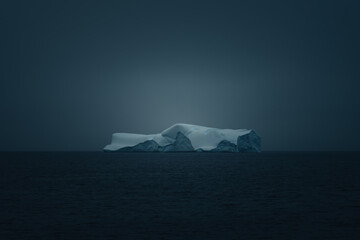 Icebergs dans la baie de Disko, Groenland.