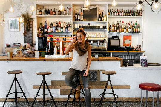 Woman using smartphone in coffee shop