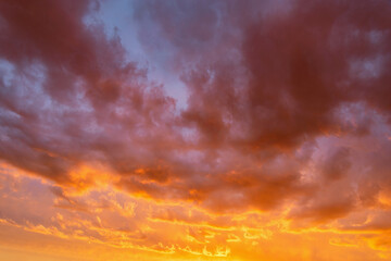 Obraz premium Amazing cloudscape on the sky at sunset time.