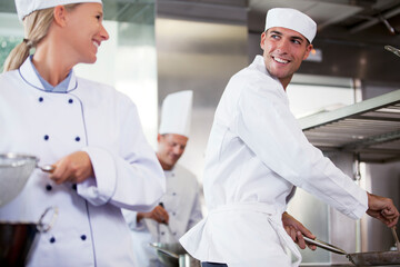 Obraz premium Chefs talking in restaurant kitchen