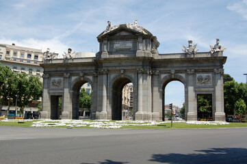 Fototapeta na wymiar triumphal arch in barcelona spain