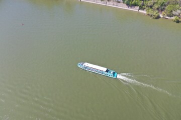 Obraz premium landscape, moody cloud, ray of sunshine, a ray of sunshine, a ray of hope, hope, hope is ahead, light in darkness, moody cloud, river, reflection, danube, Budapest, city, mountain summer, spring, 