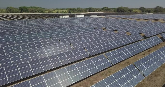 Vista a&egrave;rea de paneles solares