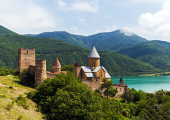 Fototapeta na wymiar Ananuri, fortress Georgia