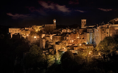 Fototapeta na wymiar Sorano, Grosseto, Tuscany, Italy: night landscape of the medieval hill town