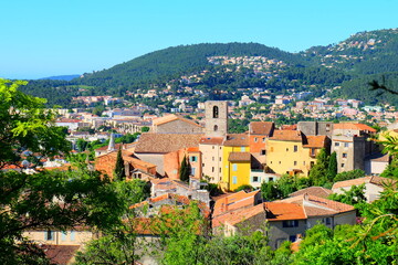 Fototapeta na wymiar View to the old town and St. Paul church, Hyeres, France