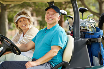 Senior couple smiling in golf cart - obrazy, fototapety, plakaty