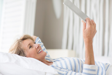 Obraz na płótnie Canvas Older woman using digital tablet