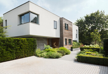 Hedges around modern house - obrazy, fototapety, plakaty