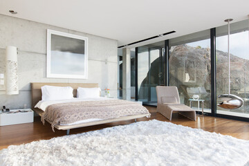 Shag rug in modern bedroom