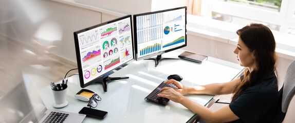 Obraz na płótnie Canvas Analyst Women Looking At KPI Data