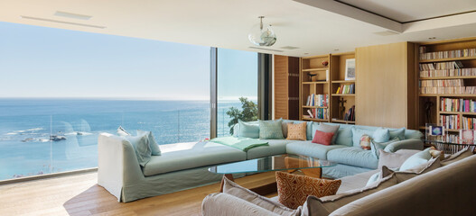 Living room overlooking ocean © Astronaut Images/KOTO