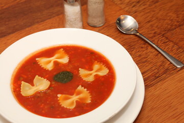 tomato soup with bread
