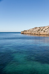 The limestone and blue waters of Point Sinclair in South Australia