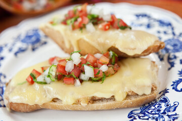 Traditional mexican dish known as molletes.