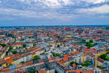 Obraz premium Fantastic view over Munich with its popular bulb tower of the Frauenkirche. Morning cityscape of the wonderful german city.