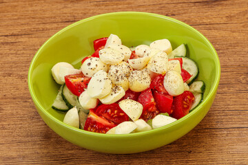 Salad with vegetables and mozzarlla