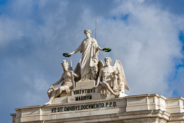 statues at the top of Arco da Rua Augusta in Lisbon